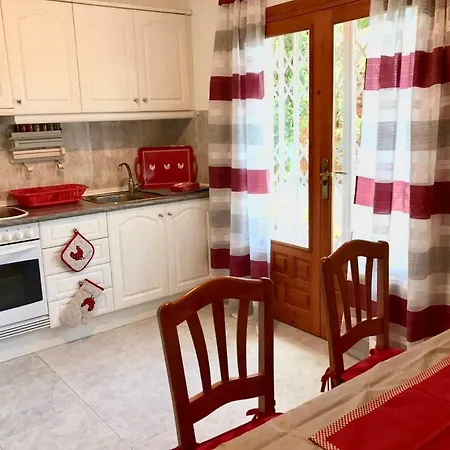 Large & Comfortable Marinera With Swimming Pool And Seaview In
