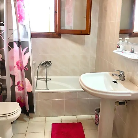 Large & Comfortable Marinera With Swimming Pool And Seaview In *