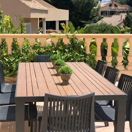 Large & Comfortable Marinera With Swimming Pool And Seaview In